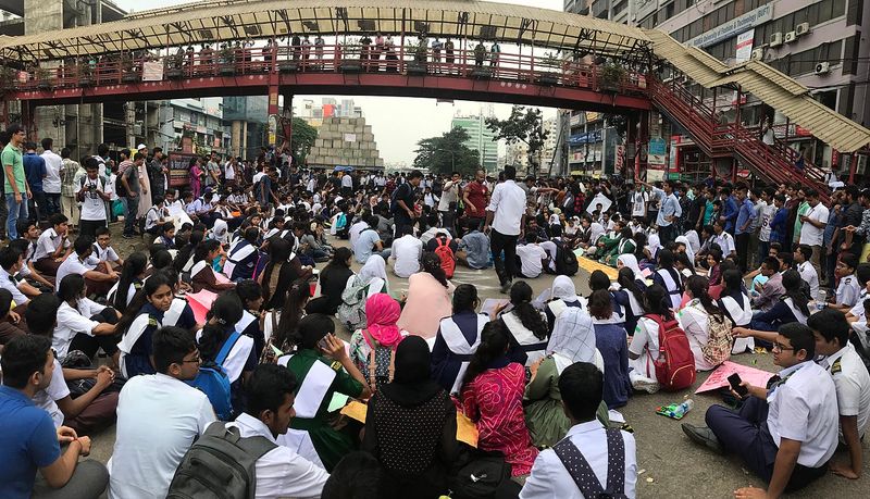 Students_Blocked_Road_for_safe_Road_Bangladesh